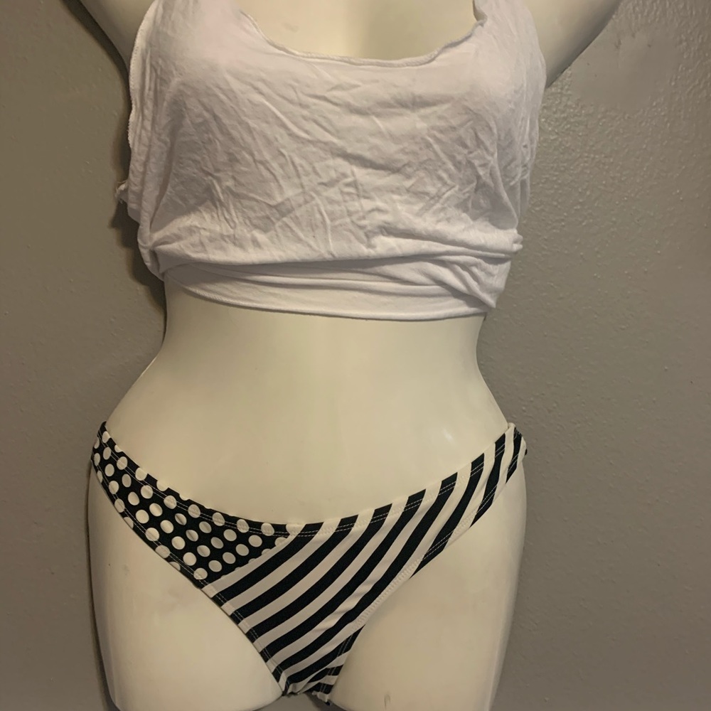 Bikini Bottom - Picture 2 of 8